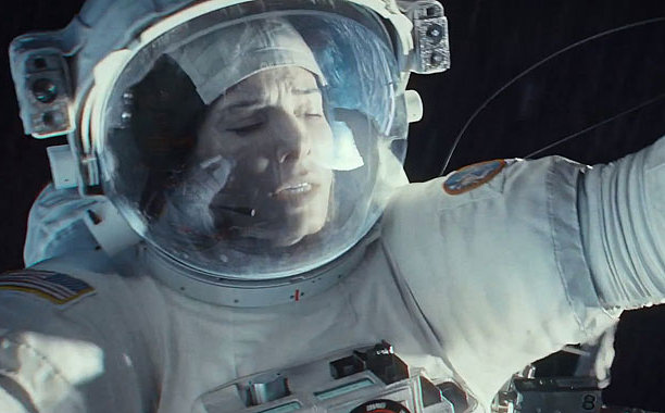 Gravity (I): Universo, silencio, mano, milagro